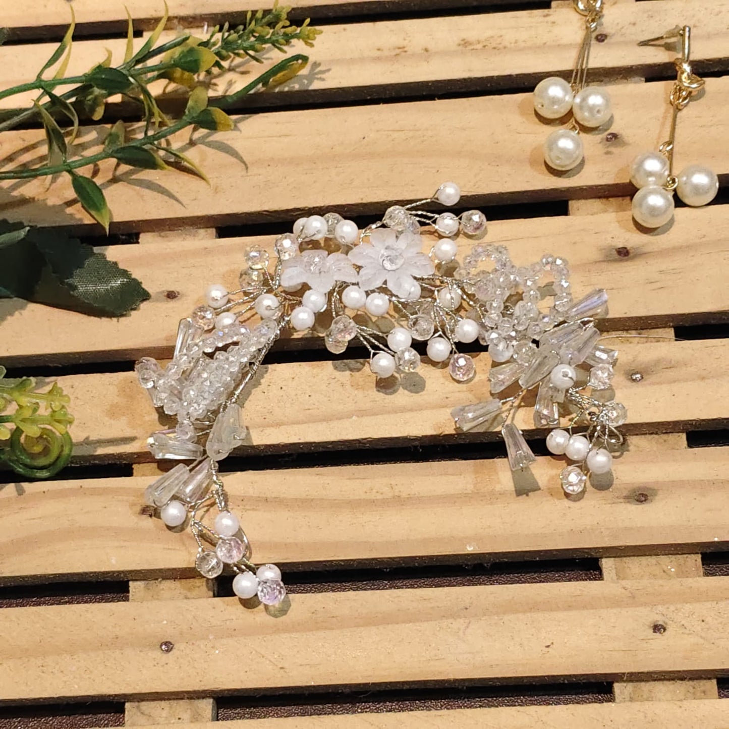 Pearl & Crystal Hair Brooch For Women - 1pc
